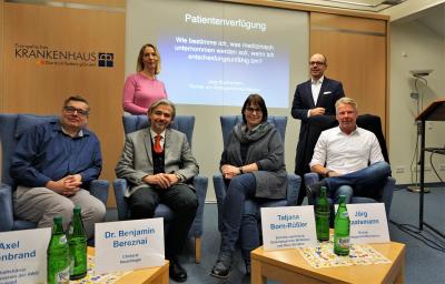 Foto zur Meldung: Großer Andrang im Ev. Krankenhaus Dierdorf bei Podiumsdiskussion