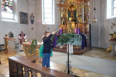 Foto zu Meldung: Der 1. Advent mit Adventskranzsegnung in der Pfarrkirche St. Georg
