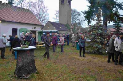 Glühwein und Kerzenglanz am 1. Dezember in Schwarzenburg (Bild vergrößern)