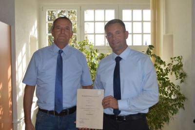 Der stellvertretende Bürgermeister Thomas Zylla beglückwunschte Marco Schröter zur Ernennung.