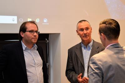 Manuel Meger (l.) im Gespräch mit Andreas Pfaff vom LBV sowie Nauens Kämmerer Christian Elke (r.).