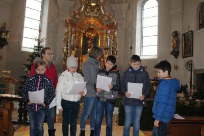 Foto zur Meldung: 4. Advent in Prackenbach- Familiengottesdienst mit Solo-Sänger