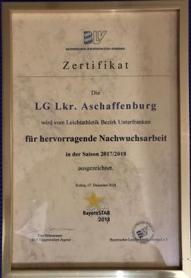 Foto zur Meldung: Auszeichnung der LG für hervorragende Nachwuchsarbeit im Leichtathletik Bezirk Unterfranken bei der Ehrungsgala BayernSTAR 2018 am 7.12.2018