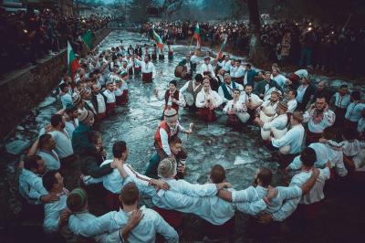 Das Dreikönigsfest ist in Bulgarien eine landesweite Tradition (Bild vergrößern)