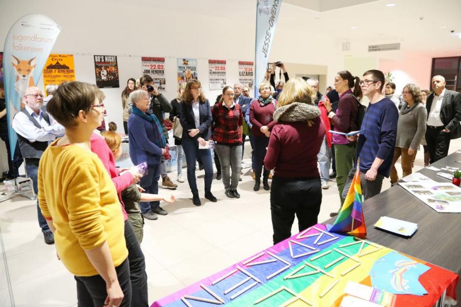 Falkensee De Werkschau Der Partnerschaft Fur Demokratie Falkensee Geforderte Projekte Prasentieren Sich Und Ihre Arbeit