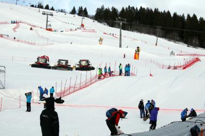 Der Teamwettkampf der Snowboarder auf dem Feldberg musste wegen Sturm abgesagt werden - Bild: Joachim Hahne / johapress