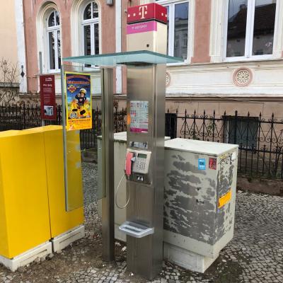 Eine der letzten Telefonzellen in Fürstenwalde soll wegen Unwirtschaftlichkeit abgebaut werden