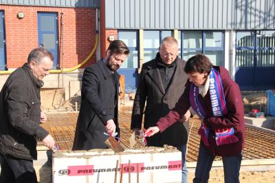 Grundstein für neuen Sozialtrakt an der Pneumant-Sporthalle gelegt