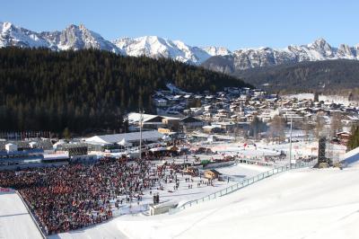Über 200.000 Zuschauer feierten in Seefeld/Tirol bei der Nordischen Skiweltmeisterschaft ein großes Skifest - Foto: Joachim Hahne / johapress