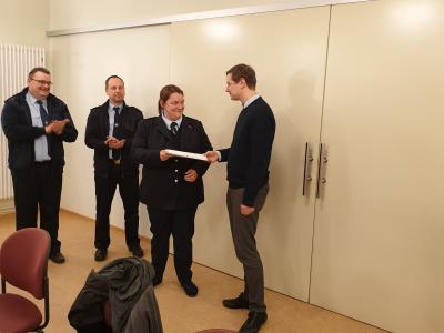 1. Ortswehrführerin: Franziska Mommert mit Bürgermeister Marco Beckendorf und der stell. Gemeindewehrführung (Bild vergrößern)