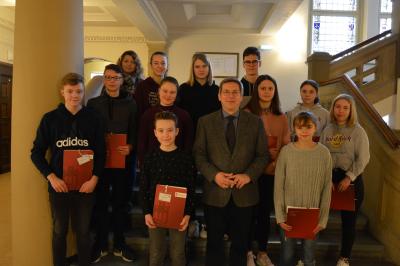 Bürgermeister Dr. Oliver Hermann begrüßte die interessierten Schüler und Schülerinnen im Rathaus I Foto: Martin Ferch (Bild vergrößern)