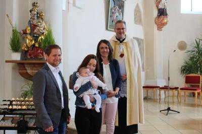Foto zur Meldung: Anne Brüning empfing das Hl. Sakrament der Taufe