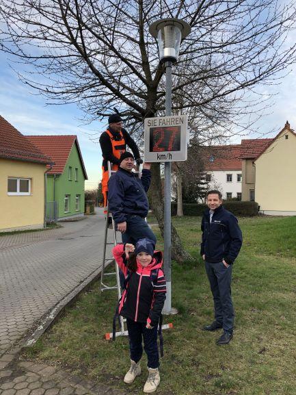 Sie fahren zu schnell - Bitte denken Sie an uns Kinder!