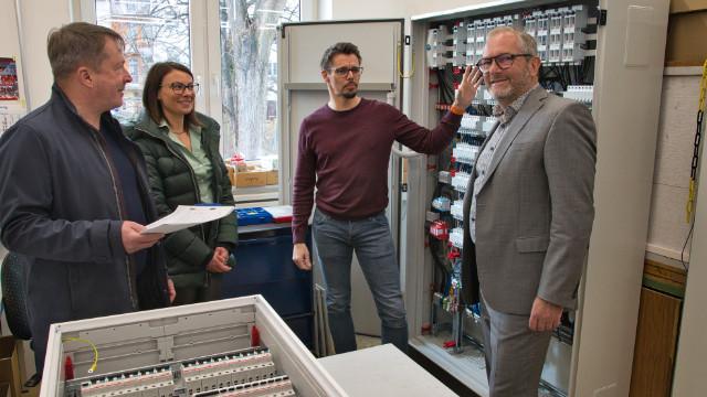 "Spezialist für elektrische Steuerungen"