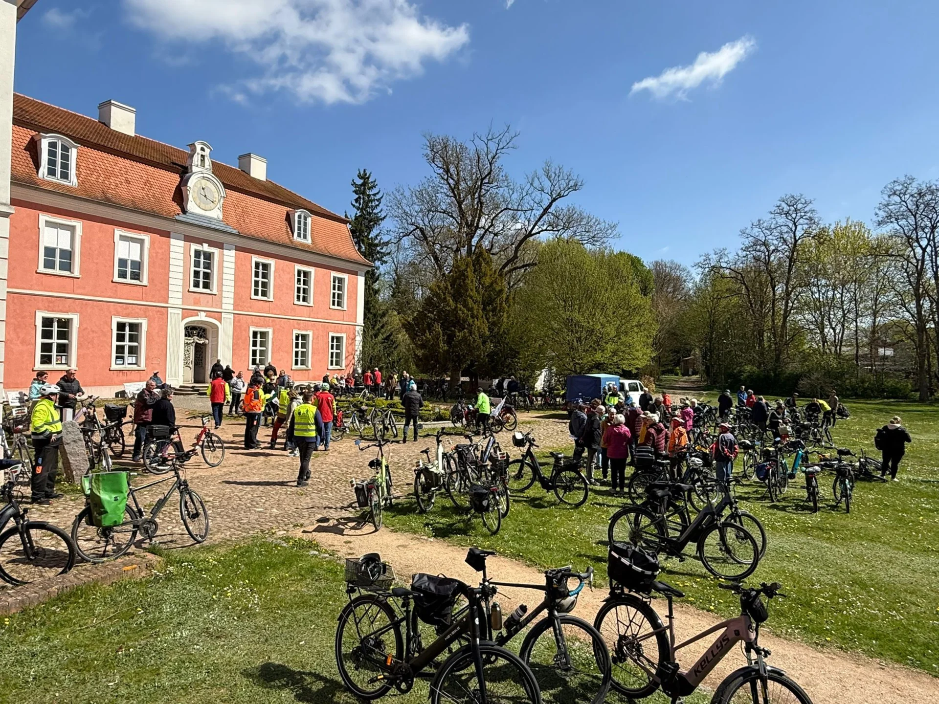 Zwischenstopp am Schloss Wolfshagen