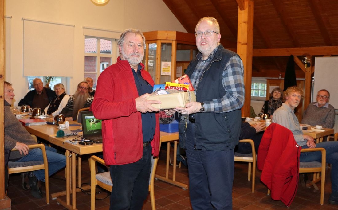 Frank Groeneveld bedankte sich bei Hermann Schiefer (links) für dessen Vortrag.