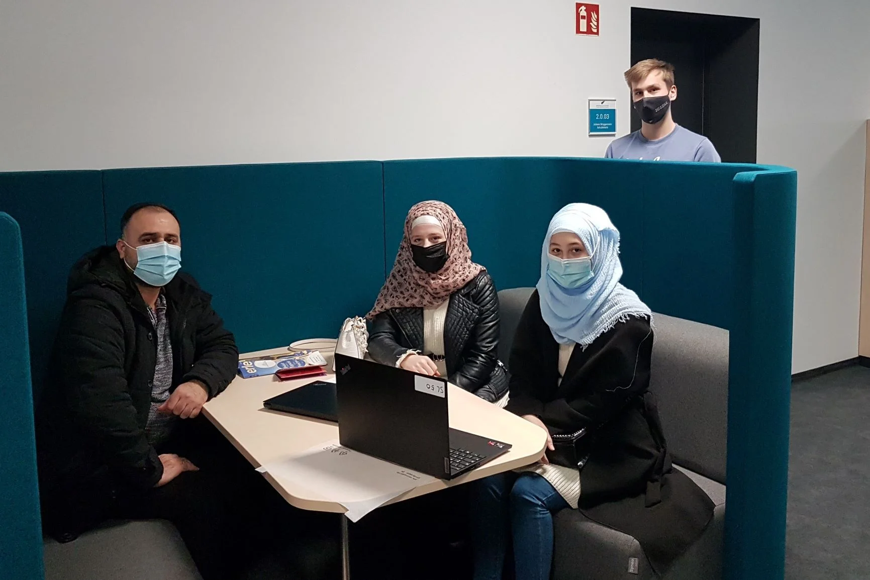 Laptops für das Distanzlernen am BKO Die ersten Endgeräte konnten schon an Schüler*innen des BKO weitergegeben werden. Eine Hürde des landesweit angeordneten Distanzlernens fällt damit endlich weg.