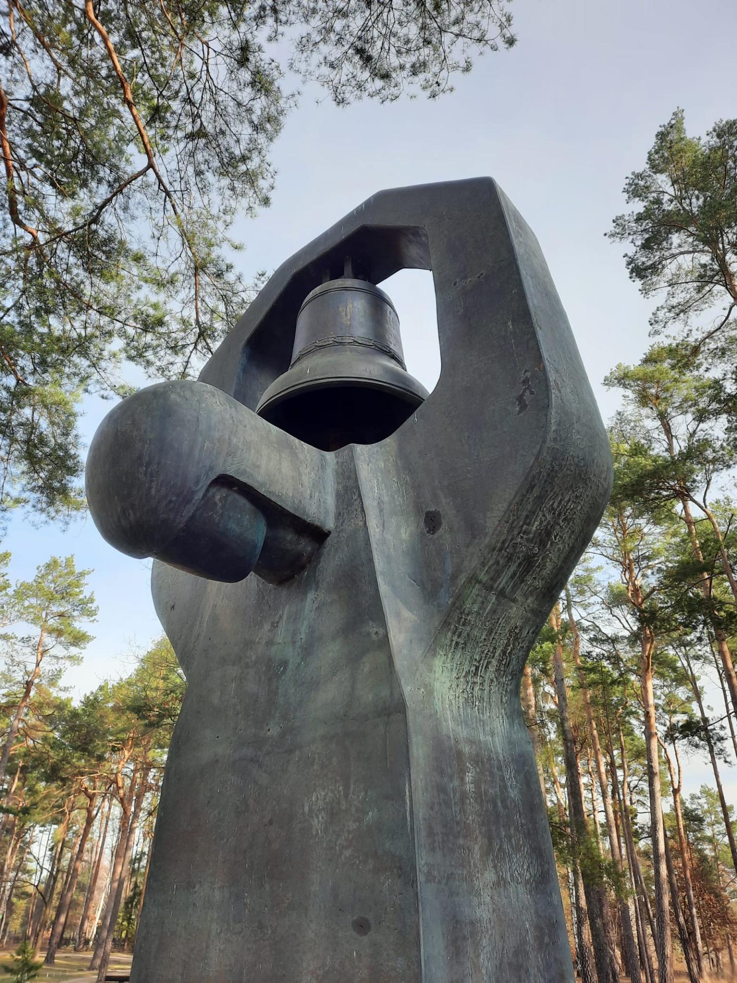 Skulptur „Trauernde“ des russischen Bildhauers Sergej Schtscherbakow. Das Original steht auf dem russischen Soldatenfriedhof Rossoschka. Foto: Karen Ascher