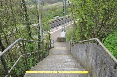 Diese Treppenanlage am nördlichen Bahngleis ist für viele Bahnreisende immer wieder ein ärgerliches Hindernis.