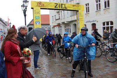 Erste Etappe der Tour de Prignitz endet auf dem Marktplatz