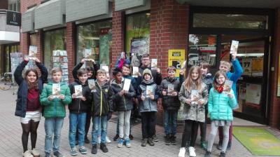 Welttag des Buches: Die 4. Klassen besuchen Lohenstein und lösen ihre Buch-Gutscheine ein