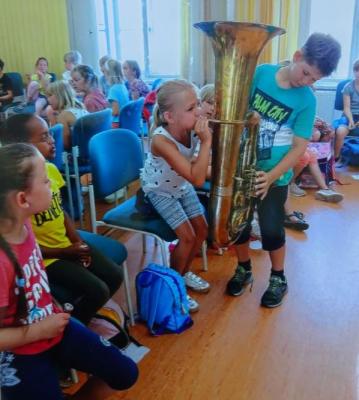 Foto zur Meldung: Klasse 1c: Zu Besuch in der Musikschule
