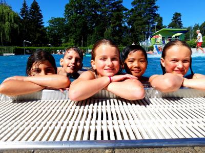 Foto zur Meldung: Drittklässler der Ludwigsluster Grundschulen absolvierten Schwimmkurse im Waldbad Grabow