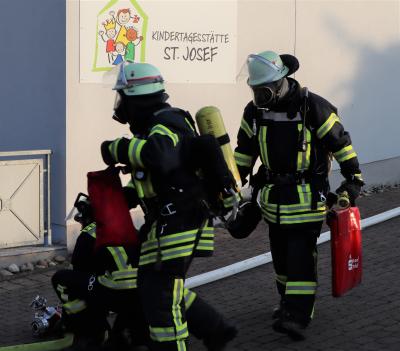 Feueralarm im Kindergarten St. Josef -  Feuerwehr Flieden probt den Ernstfall