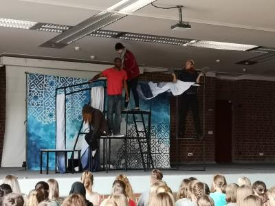 Meldung: Englisches Theater erneut zu Gast an der Gesamtschule Much