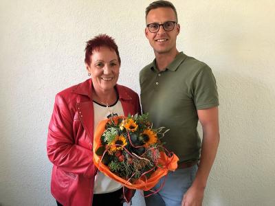 Bürgermeister Holger Bezold hieß die Versichertenberaterin Christine Bauer im Dormitzer Rathaus offiziell willkommen.