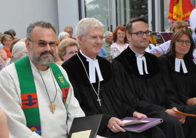 Reinhold Netz (links) wurde aus seiner Tätigkeit als Diakon verabschiedet von Dekan Friedrich Schuster, Veitsbronns Pfarrer Johannes Meisinger und Ulrike Weger, Pfarrerin von Obermichelbach.