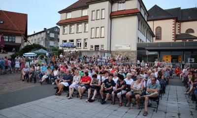 Begeisterte Zuschauer  bei der Open-Air-Kinonacht in Flieden