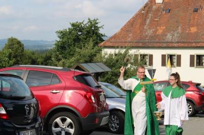 Foto zur Meldung: Fahrzeugsegnung in der Pfarreiengemeinschaft Moosbach, Prackenbach-Krailing