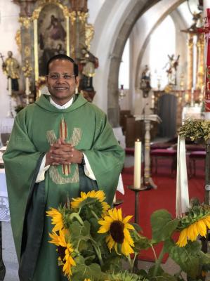 Foto zur Meldung: Pater Rockose Kolenchery feiert seinen 60. Geburtstag