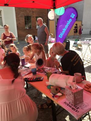 Foto zur Meldung: Bad Belziger Altstadtsommer 2019 - Kinderschminken