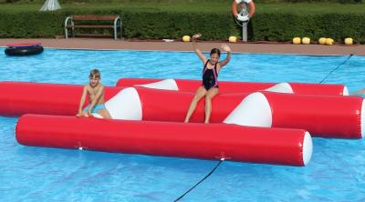 Foto zur Meldung: Neues Spielgerät fürs Schwimmbad Waldeck
