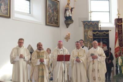 Foto zu Meldung: Diözesanbischof Dr. Rudolf Voderholzer besuchte die Pfarrei Prackenbach
