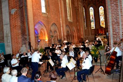 Landespolizeiorchester spielt in Mühlberg für guten Zweck