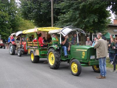 Traktoren mit tollem Sound durch Ebenshausen (Bild vergrößern)