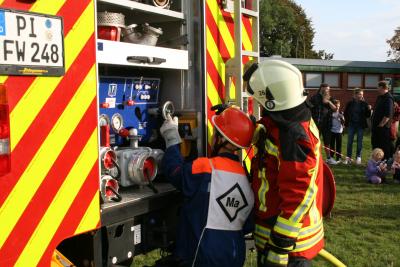 Foto zur Meldung: Drei Tage Feuerwehr: Projekttage an der Grundschule Seester