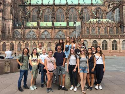 Grupppenfoto vor dem Straßburger Münster