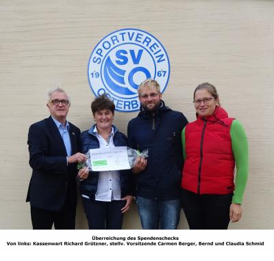 Foto zur Meldung: Firma Grüner Daumen Alheim überreicht Spendenscheck
