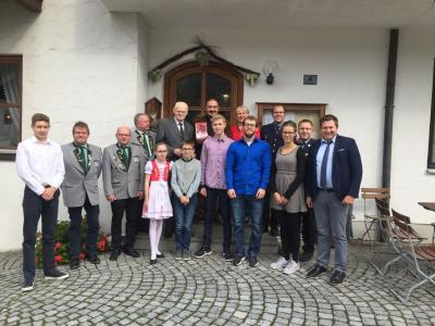 Manfred Vogl, der bekannte und geschätzte Austragsbauer aus Rattersberg feierte sein 80. Wiegenfest