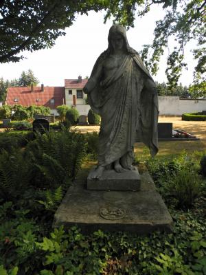 Grabdenkmal auf dem Friedhof