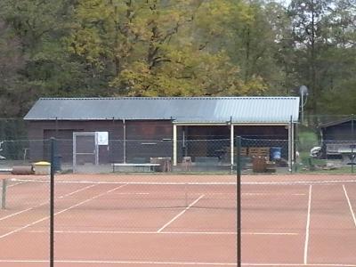Neues Dach für das Tennishaus Kleinlüder