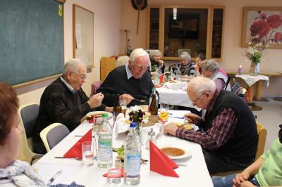 Foto zur Meldung: Gemütliches Beisammensein bei den Senioren