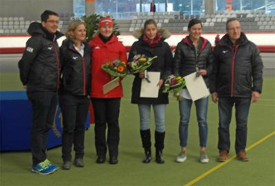 Stephanie Beckert, Bente Pflug und Gabi Hirschbichler mit Matthias Kulik, Stefanie van Eck und Dieter Wallisch. Foto: DESG-Presse