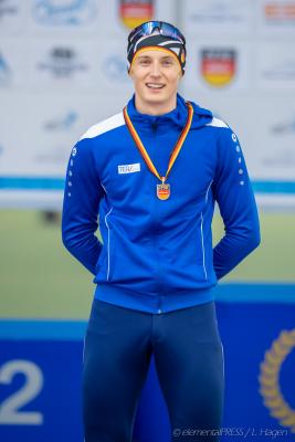 Stefan Emele mit seiner DM-Goldmedaille. Foto: DESGphoto/Lars Hagen