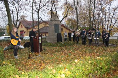 Gedenkveranstaltung anlässlich des Volkstrauertags und Einweihung des sanierten Kriegerdenkmals in Urleben