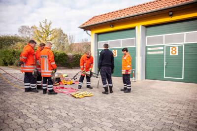 Foto zur Meldung: Feuerwehren der Samtgemeinde Nienstädt führen Fortbildung zur Technischen Hilfeleistung durch! Foto zur Meldung: Feuerwehren der Samtgemeinde Nienstädt führen Fortbildung zur Technischen Hilfeleistung durch!